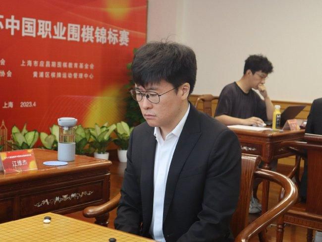 2025-08-08 《东极岛》以二战期间东极岛渔民冒死救援英军战俘的真实历史事件为背景，凭借震撼的视觉场面和浓烈的爱国情绪，收获近百万观众的“想看”热度，有望在本月掀起观影热潮。