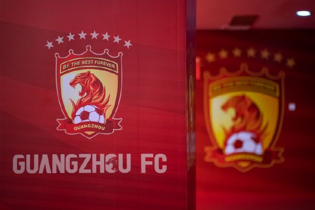剧集讲述了马特·默多克（查理·考克斯 饰）是一位拥有超能力的盲人律师，他正在通过自己繁忙的律师事务所为正义而战，而前黑帮老大威尔逊·菲斯克/金并（文森特·多诺费奥 饰）则在纽约追求自己的政治事业。